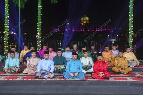 DATUK SERI ISMAIL SABRI YAAKOB