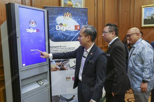 FAHMI FADZIL