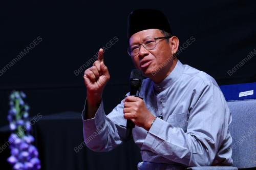 DATUK SERI AHMAD SHABERY CHEEK