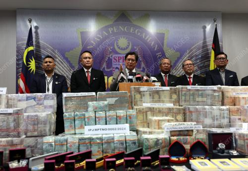 TAN SRI AZAM BAKI