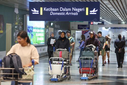 TINJAUAN TERMINAL 1 KLIA