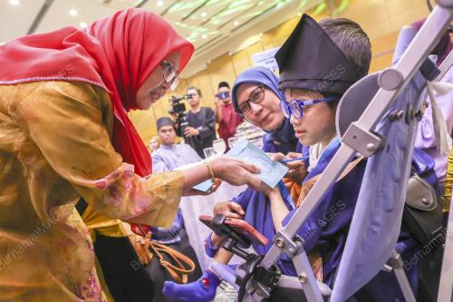 DR ZALIHA MUSTAFA
