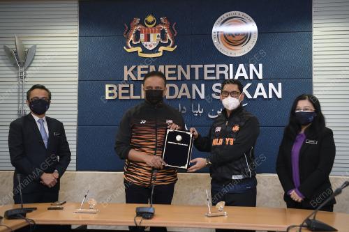 DATUK SERI FAIZAL AZUMU