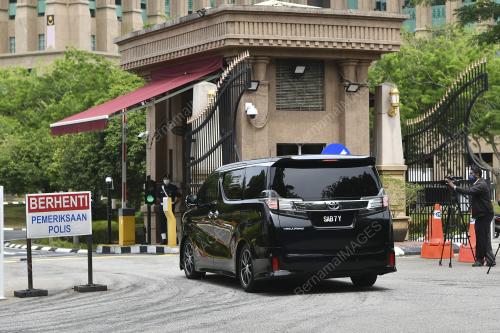 KENDERAAN MENTERI MEMASUKI KOMPLEKS PERDANA PUTRA
