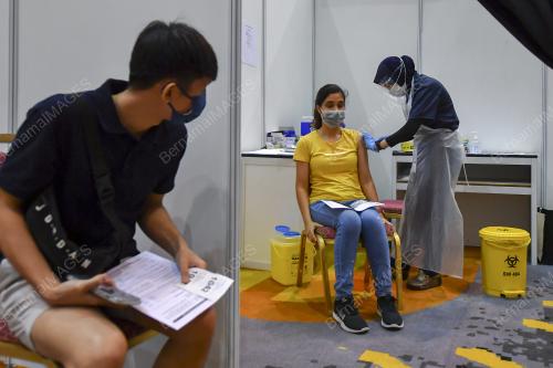 WARGA INDUSTRI TERIMA SINTIKAN VAKSIN DI PPVIN, PICC