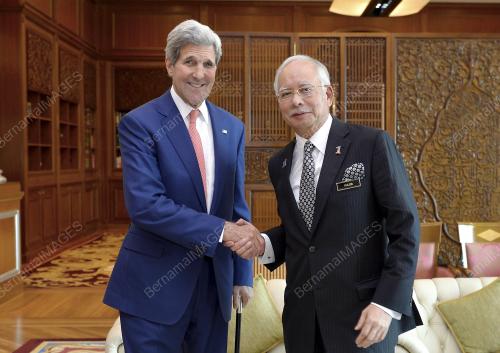 PTJ09_05082015_NAJIB_KERRY