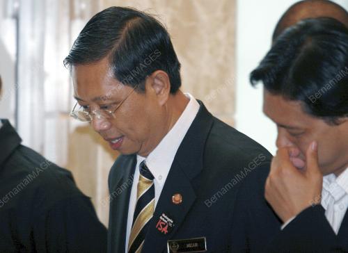 MOHD NIZAR JAMALUDDIN