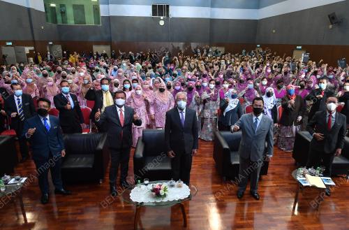 DATUK SERI MAHDZIR KHALID