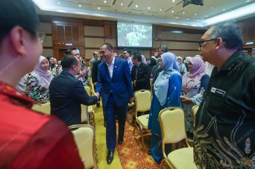 DATUK SERI DR DZULKEFLY AHMAD