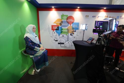 DR ZALIHA MUSTAFA