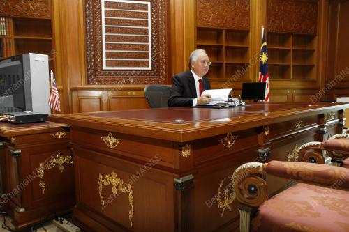 MOHD NAJIB TUN ABDUL RAZAK