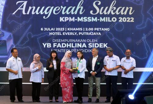 FADHLINA SIDEK
