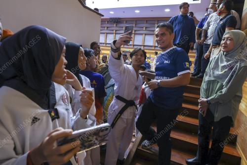DATUK DR RADZI JIDIN