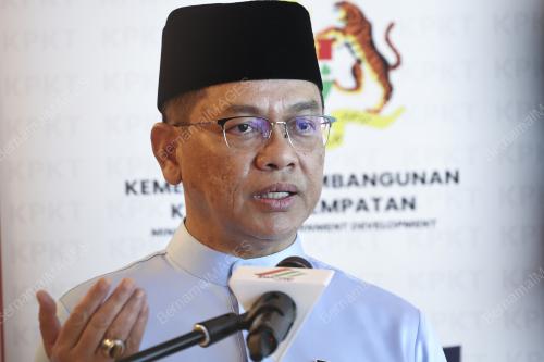 DATUK DR MOHD NAIM MOKHTAR