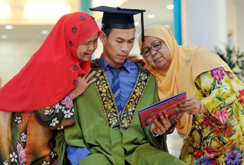 PTJ09_07112016_KONVO_UKM