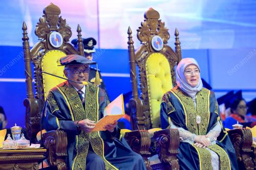 AL-SULTAN ABDULLAH RI'AYATUDDIN AL-MUSTAFA BILLAH SHAH