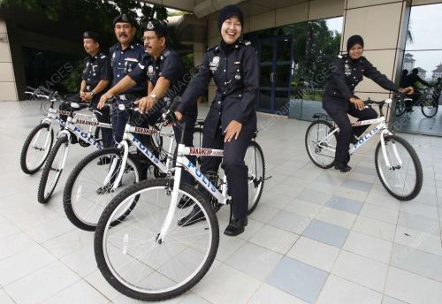 POLIS PUTRAJAYA TERIMA BASIKAL