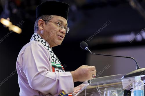 DATUK DR MOHD NAIM MOKHTAR