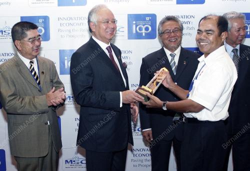MOHD NAJIB TUN ABDUL RAZAK