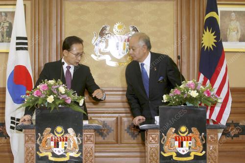 MOHD NAJIB TUN ABDUL RAZAK