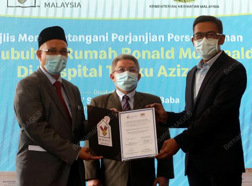 DATUK SERI DR ADHAM BABA