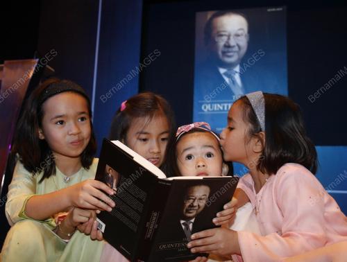 BUKU BIOGRAFI TAN SRI AZIZAN ZAINUL ABIDIN