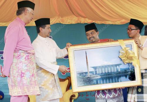 MASJID TUANKU MIZAN ZAINAL ABIDIN