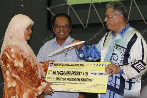 TENGKU ADNAN TENGKU MANS0R