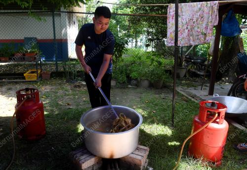 PERSIAPAN JUADAH HARI RAYA
