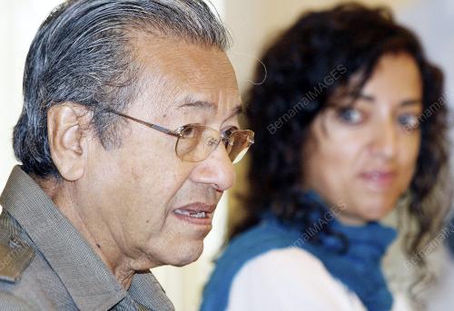 DR MAHATHIR MOHAMAD