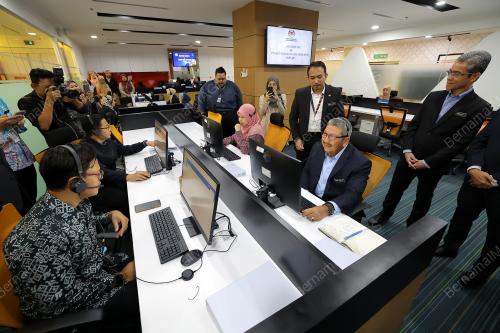 TAN SRI WAN AHMAD DAHLAN ABDUL AZIZ