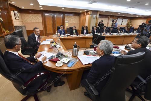 DATUK SERI HISHAMUDDIN TUN HUSEEIN
