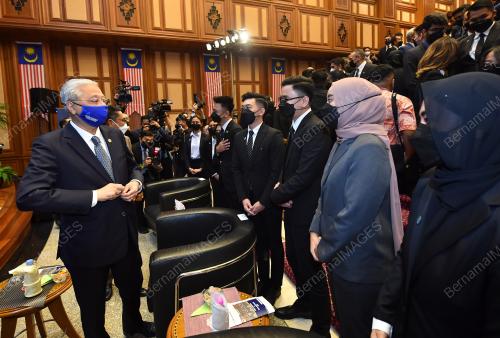 DATUK SERI ISMAIL SABRI YAAKOB