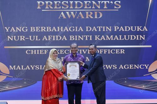 DATUK SERI DR DZULKEFLY AHMAD