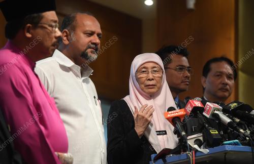 DATUK SERI DR WAN AZIZAH WAN ISMAIL