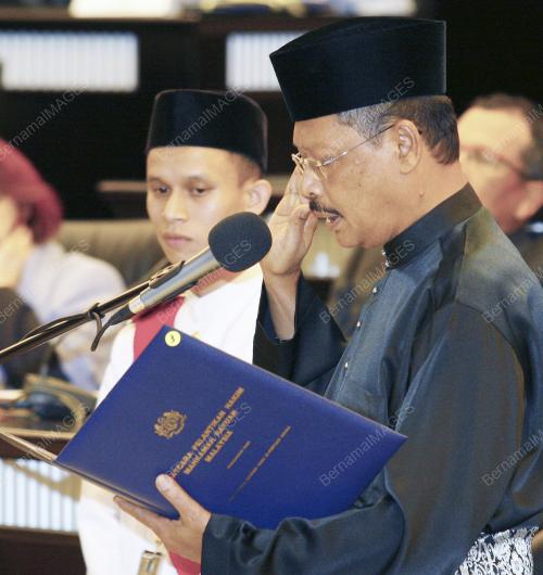 ANGKAT SUMPAH HAKIM