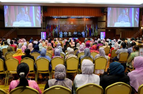 DATUK SERI DR DZULKEFLY AHMAD