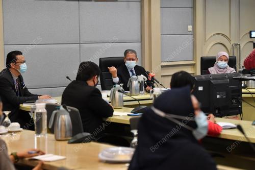 DATUK SERI MUSTAPA MOHAMED