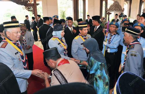 PENGURNIAAN BINTANG PENGAKAP