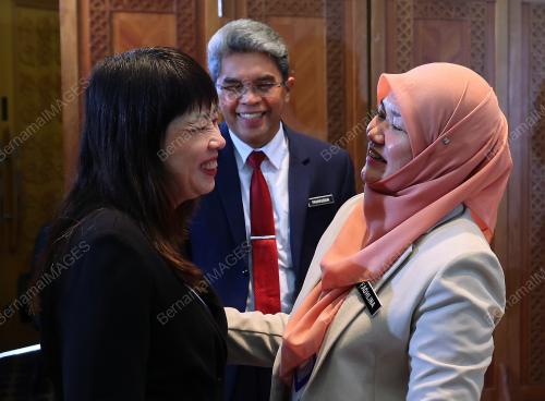 FADHLINA SIDEK