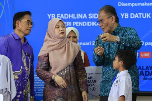 DATUK SERI DR DZULKEFLY AHMAD