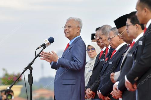 DATUK SERI ISMAIL SABRI YAAKOB