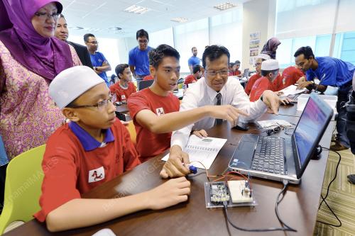 PTJ09_16102014_SHABERY_STEM
