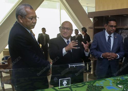 TAN SRI ANNUAR MUSA