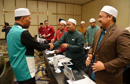 SENATOR DATUK IDRIS AHMAD