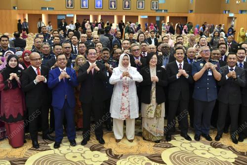 ZURAIDA KAMARUDDIN