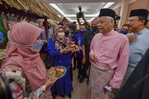 DATUK SERI ISMAIL SABRI YAAKOB