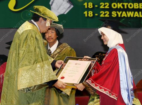 SULTAN SHARAFUDDIN IDRIS SHAH