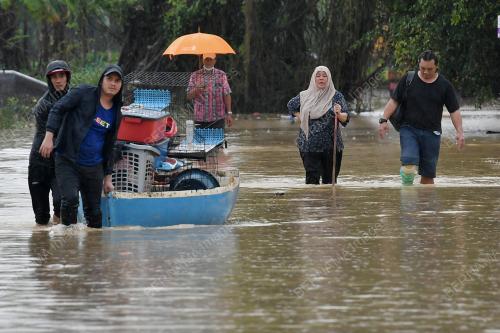 BANJIR DI DENGKIL