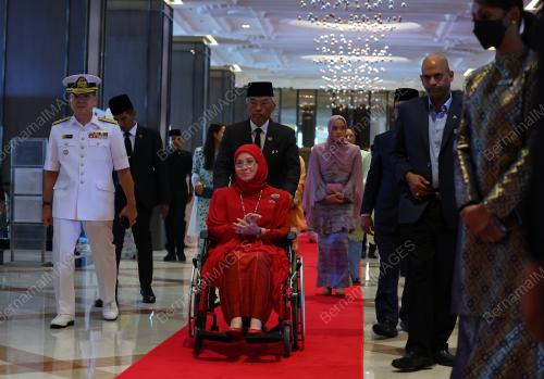 AL-SULTAN ABDULLAH RIÃ•AYATUDDIN AL-MUSTAFA BILLAH SHAH